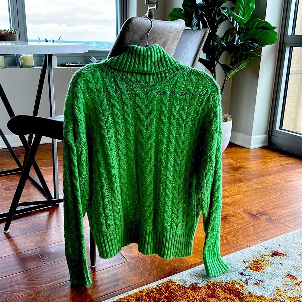 Perfect for the winter and end of fall seasons. Ready to find it’s true owner!